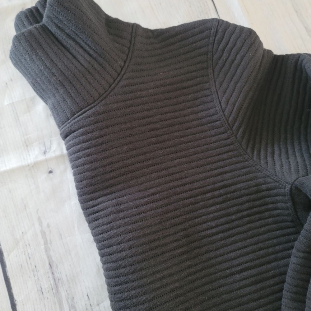 Target All In Motion Ribbed Quilted Pullover zipper sides Large